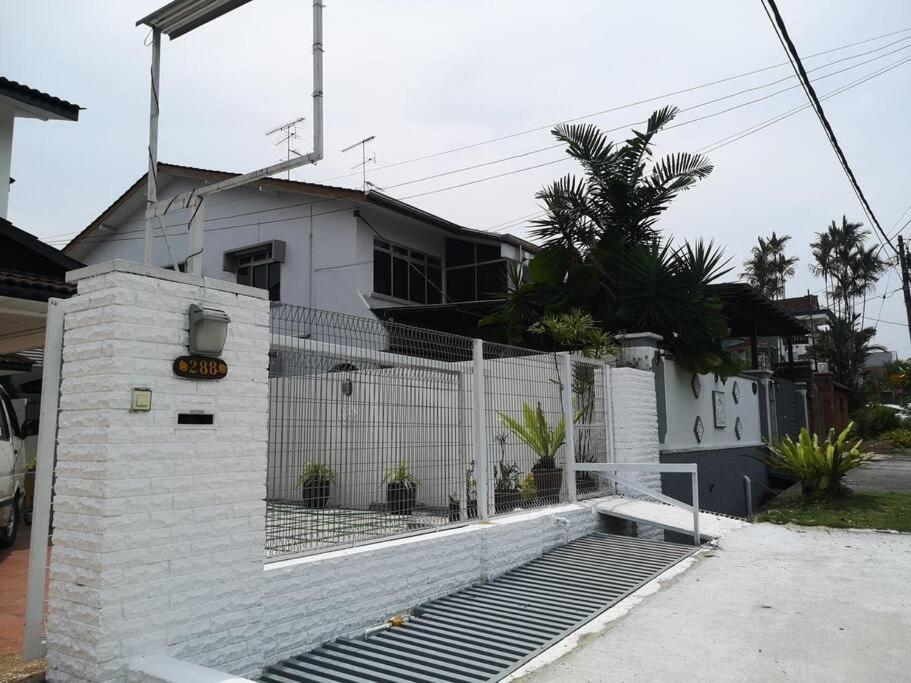 Villa Jb 5 Bedroom Semi-d Near Ksl,mid Valley ,berjaya Waterfront *