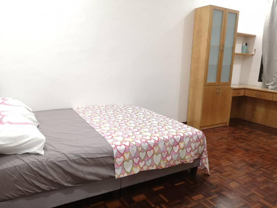 Villa Jb 5 Bedroom Semi-d Near Ksl,mid Valley ,berjaya Waterfront *