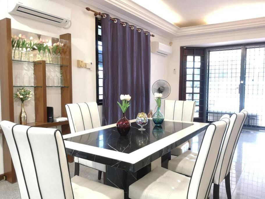 Villa Jb 5 Bedroom Semi-d Near Ksl,mid Valley ,berjaya Waterfront *
